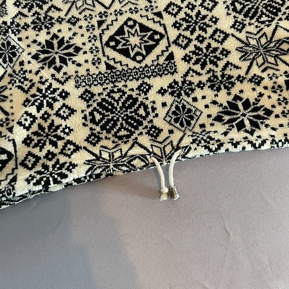 Liz Claiborne Sweater Women's Large Petite Snowflake Pullover Fleece Black White - Picture 5 of 7